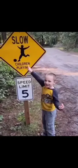 Uh oh #fast #Running #kid #lion #sign #funny #fyp 