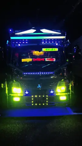 Im so in love with this 10foot truck! Nicely decorated!! Superrrrbbb