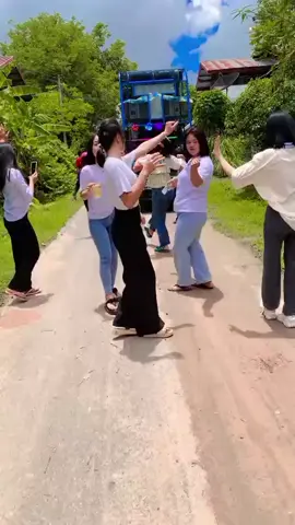 #วาสนาผู้ใด๋น้อ🥰💕 #เต้นหน้ารถแห่