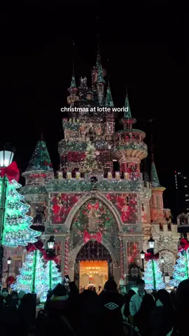 christmas at lotte world 🎠🎄 #seoul #seoulkorea #seoultravel #lotteworld #christmas #fyp #foryoupage 