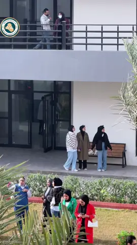 طلبة كلية صدر العراق الجامعة الاهلية يحتفلون بالطلبة الجدد بتوجيه من السيد العميد الاستاذ الدكتور حافظ علوان حمادي ودعم من السيد المشرف العام مراد كاظم  احتفل طلبة المرحلة الرابعة لقسم القانون بطلبة المرحلة الأولى بأستقبالهم حيث اطلاقوا اكثر من ٢٠٠ بالون باللون الاحمر في سماء الكلية معربين عن فرحهم بأستقبال طلبة المرحلة الأولى مع فتح موسيقى النشيد الوطني العراقي في سنتر الكلية  فأهلاً وسهلاً بطلبتنا الجدد