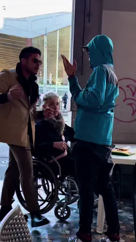 NON RESTARE INDIFFERENTE DAVANTI ALL’INGIUSTIZIA/DO NOT REMAIN INDIFFERENT IN THE FRONT OF INJUSTICE #disabilità #esperimentosociale #socialexperiment ♿️❤️‍🩹@saul prieto 