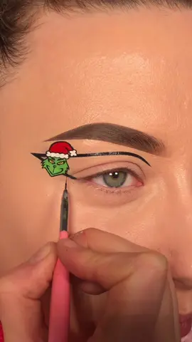 simple grinch eyeliner💚🎄 #makeup #makeupartist #Eyeliner #eyelinertutorial #funmakeup #graphicliner #christmasmakeup #christmasmakeuplook #christmas #eyelinerideas #thegrinch 