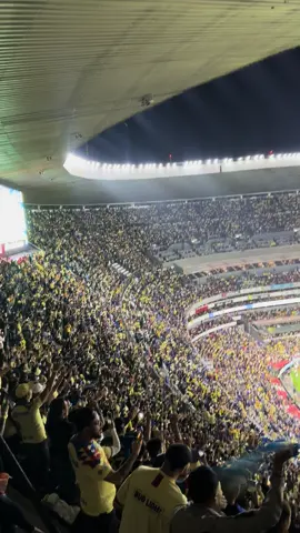 Los últimos minutos desde el Estadio Azteca. Con el oleé oleé oleé campeón campeon, Gol de Cabecita Rodriguez y el azteca rugiendo en su máximo esplandor. 🦅🏆#la14 #americacampeon @Club América 