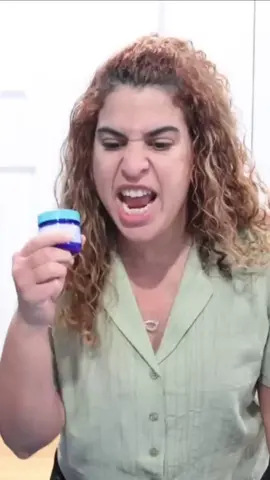 Las madres latinas con el vicks vaporub 😂 Remedio santo #4plusone #madreslatinas 