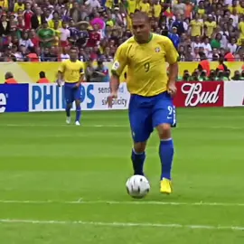Best 09 in football history. Me diz um 09 melhor que o fenômeno? #RonaldoFenômeno #fenomeno #skills 