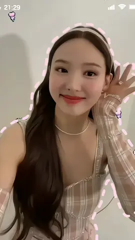 RARE DE NAYEON CON RAYITAS ROSADAS!💘, ya se como salir en para ti#zyxcba #parati #fyp #noflop#ponmeenparati #fyp #foryou @charli d’amelio @TikTok 