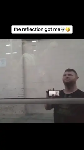 the bus reflection💀🤣 #burgerandy #burgerandyclips #loganpaul #prime #lmao #fyp 