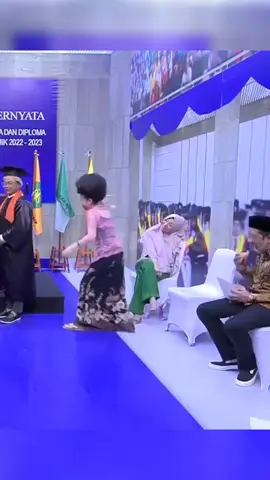 pak haji lapar banget kaya nya#ayutingting #wendicagur#andretaulany  #hestipurwadinata #dikidifie #btstrans7 #komedikocak #masukberandafyp #fyp #fypシ #fyppp 
