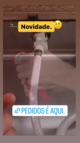 Chave Hidráulica Multifuncional com Nível [8 em 1] Descrição:  Chave Hidráulica Multifuncional com Nível [8 em 1]  adequado para 99% porcas de torneira. É uma ferramenta muito útil para trabalhos em pias e encanamentos, pois ela permite que sejam aplicados níveis de torque mais elevados do que seriam possíveis com uma chave convencional, o que pode facilitar muito a tarefa de desmontar ou apertar peças. Uma chave hidráulica pode ser muito útil para remover e instalar um sifão novo, instalação de novas tubulações e Aperto de conexões. Cabeça de chave substituível, 2 parafusos de fixação, extrator de parafuso longo.  Informações Técnicas: Chave para Porcas 21, 23.5 e 28mm Chave para Porcas Plásticas 34 e 40 mm Cabeça de montagem multifuncional Extrator de Rosca Quebrada Possui nível imbutido Itens Inclusos: 1x Chave Hidráulica Multifuncional com Nível [8 em 1] 2x Parafusos de fixação do Extrator 1x Extrator Palavras Chaves Mais Pesquisadas: Chave 8em1 Hidráulica Pias