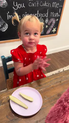 Claps for herself after giving her answer😂 confidence is key!👏🏻 #toddler #pickles #mom #momtok #MomsofTikTok #momlife #toddlers 