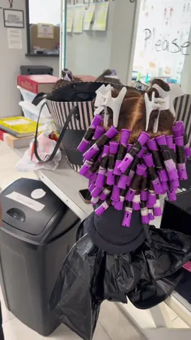 Future Cosmetologist in training. Some of my Cosmo students getting their assignment list done before being able to serve clients. Algunas de mis futuras Cosmetologas terminando su lista antes de poder dar servicios a clientes. #cosmoschool #cosmoandbarberinstructor #soontobelicensedcosmetoligist #houston 