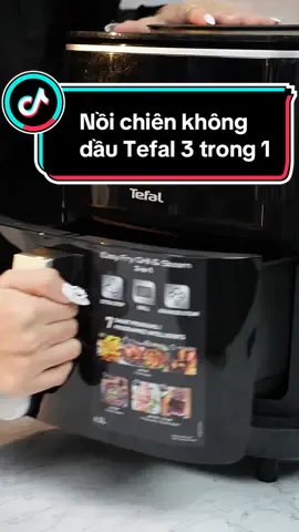[FW201815] - [NỒI CHIÊN KHÔNG DẦU TEFAL 3 TRONG 1] Nồi chiên không dầu Tefal 3 trong 1 Easy fry Steam & Grill FW201815 - 6.5L Nồi chiên không dầu lành mạnh 3 trong 1 đầu tiên của Tefal: Chiên không dầu, Nướng và Hấp Chế độ chiên không dầu: Nồi chiên tốt cho sức khỏe mang đến những món ăn vàng ruộm, giòn tan với rất ít hoặc không cần sử dụng dầu ăn. Công nghệ hấp: Cách lý tưởng để giữ nguyên vitamin và các chất dinh dưỡng trong nguyên liệu nấu ăn của bạn. Công nghệ nướng: Một vỉ nướng nhôm đúc để nướng thịt mềm, mọng nước, thậm chí là các loại rau củ tới độ chín hoàn hảo. 7 chương trình tự động: 5 chương trình cài sẵn (Khoai tây chiên, Gà viên chiên, Gà, Rau củ, Món tráng miệng) và 2 chương trình kết hợp “chiên không dầu + hấp” thông minh (Cá, Thịt nướng), mang đến vô cùng nhiều các công thức nấu ăn đa dạng. Nấu nhanh: Không cần làm nóng thiết bị trước khi sử dụng (tùy thuộc vào chế độ nấu). Tiện dụng Bảng điều khiển kỹ thuật số trực quan với chức năng hẹn giờ 60 phút và tự động tắt giúp sử dụng dễ dàng. Dung tích XXL: Dung tích 6,5L—hoàn hảo cho các bữa ăn lớn của cả gia đình. #tefalvietnam #tefal #tefalgiga #dobepthongminh #dobepgiadung #gigadigital #xemngaymeohay #LearnOnTikTok #noichienkhongdau #FW201815 