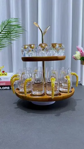 Uống rư.ợu từ ly được làm từ lá vàng 24k này chắc chắn sẽ tạo ra trải nghiệm thú vị và đặc biệt. #medobepnoidiatrung 