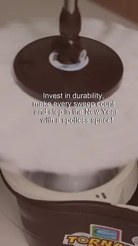 Invest in Durability , make every sweep count and step in the New Year with a spotless space!😍🏠❤️ CLICK THE YELLOW BASKET AND CHECK OUT NOW!🛒🤗✨ #mopforcleaning #spinmop #tornadomop #trending #tiktokmademebuyit #paydaysale #fyp #BestOfTikTokPH #1212doblepamaskosale 