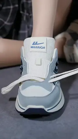 Lên cho các bác tham khảo một kiểu thắt dây giày mới đơn giản dễ thắt😘#giaysneaker #giaythethao #warrior #giaynam 
