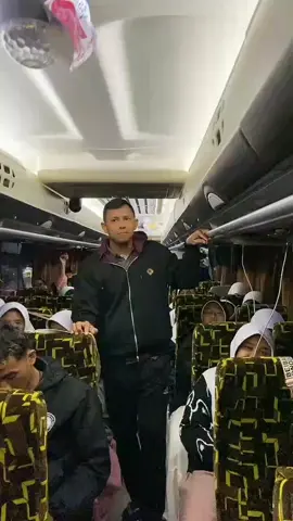 Ikutan tren hehehe Jalan jalan dengan hati senang 😁 #bandung #piknik #penawajadihati #trendbusstudytour 