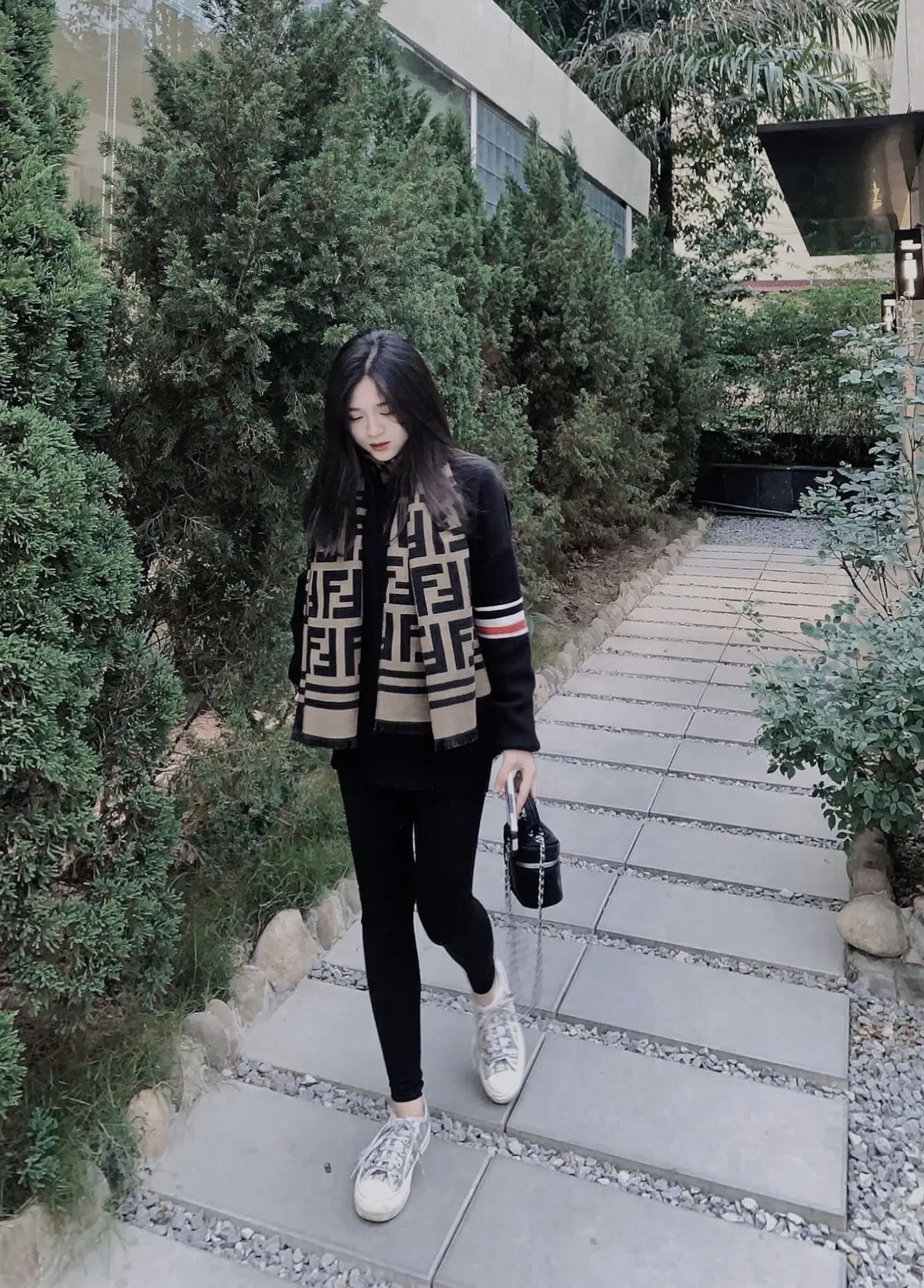 Em chỉ mong mình đủ dịu dàng để quét dọn đống tro tàn mà cuộc đời đã để lại cho anh. #xuhuong 