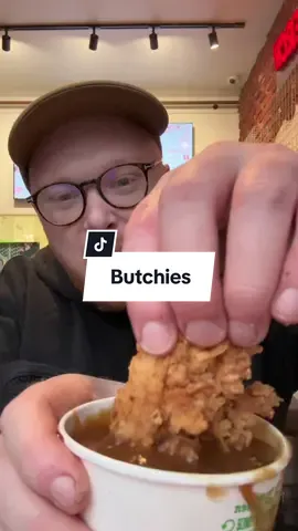 ON THE HUNT FOR THE BEST XMAS FOOD EP 5 🎅 #friedchicken  We visited the OGs of the London fried chicken game and had bloody wonderful time.  📍 @butchies_london  ⭐️ If you can’t take a date, take a mate! 😃  #friedchicken #fastfood #christmas #christmasfood #streetfood #london #londonfood #Foodie #foodreview #foodblogger #londoncity #londoneats #food #fyp 
