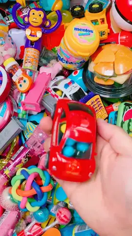 video infantil de caramelos y chuches . video for kids , candies #chocolate and sweets opening .  #carameloss #chuchessanas #candy_shop🍭 #forkids #paraniños #explore #infantil #yummychocolates🍫 #yummychocolatemilk #newcandy #newcandyproducts #newcandyshop #asmrchuches @King English Kids Anime @King English Kids Anime @VENNYALBERTI 