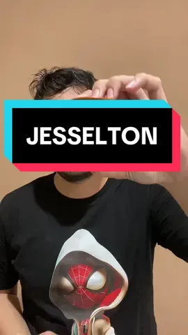 JESSELTON WATERBASED POMADE styling rambut yang diperuntukan untuk tampilan rambut rapi, terlihat lembab, dan berkilau. Sangat cocok untuk kamu yang memiliki rambut terlihat kering dan sulit diatur. Hold : ⭐️⭐️⭐️⭐️⭐️ Shine : ⭐️⭐️⭐️⭐️⭐️ Scent : Fougere Marine #pomade #pomadelokal #mantology #fyp 
