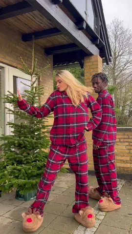Like if he should put a ring on it💍 #couple #dance #christmas #viral #fypシ #isabellafro 