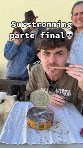 a mi hermana le gusta?????? | ig: jesusansal  #surströmming #surstrommingchallenge #swedishfish #fermentedherring 