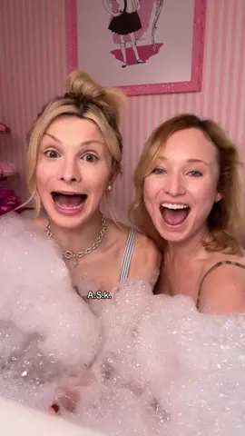 Doing a little BFF therapy in the bath with @MTV and @Active Minds to learn how to #AskToHelp  👯‍♀️