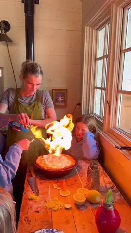 I’ve been wanting to make lemon meringue pie 🍋🥧! So much fun and very delicious ✨