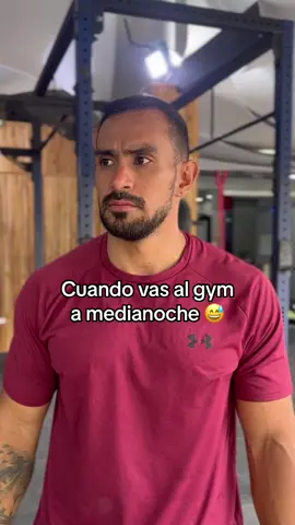 Cuando vas al gym a medianoche. 🤣 #Fitness #humor #crossfit #parati 