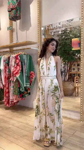 Réveillon 🤩 >> vestido longo florata ref.: 319667 - PP ao GG De R$898 por R$808,20 + FRETE GRÁTIS usando o Código de Vendedora ❝H045❞ (compras acima de R$200) * link nos destaques  Usei PP, forma pequena  ~ Minhas medidas = manequim 34/36, busto 81cm, cintura 67cm, quadril 95cm, altura 1,65, peso 53 Kg #adorofarm #tônoadorofarm