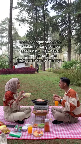 #outfitcouple #ootdcouple #sweatercouple #withayang #picnicdate #bbqdate #lembang #ppp #fypシ゚viral #masukberandagak 