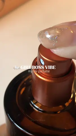 gabisaa gabisaaa😫 ini wanginya terlalu enak, mana tahan lamaa pula. Varian Dreamy wanginya mewah kali weyy,  padahal cuman 60rb-an tapi wanginya uda kayak parfum mehong shayy 🥺🙏🏻#scarlettparfume #ParfumLokal  #rekomendasiparfum #parfummurah 