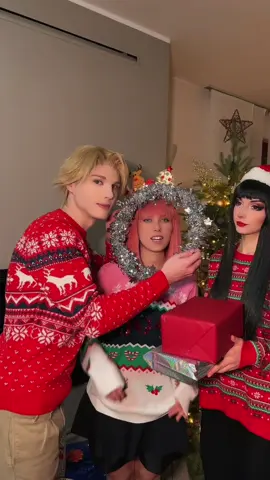 @Crispi @koa #christmas #cosplay #spyxfamily #trend 