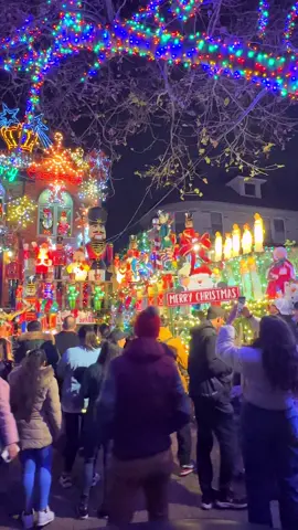 Dyker Heights Christmas Lights in Brooklyn, New York City #newyork #christmas #christmasinnewyork 