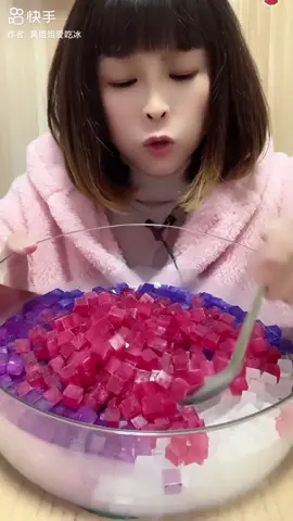 Mini ice cube #fyp #ice #iceeating #iceeatingsound #🧊 #crunchyasmr #miniicecube #icecubes #hardice #hardiceeating #hardicecrunch 