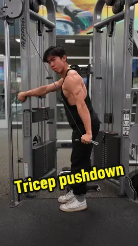 I hardly ever do the conventional rope pushdown bilaterally (two arms). Instead, I recommend doing it single arm (unilaterally) so that the rope doesn’t limit your range of motion and you’re able to ideally push harder and recruit more muscle fibers (high threshold motor units) due to increase stability #fyp #Fitness #gym #bodybuilding #TikTokTaughtMe 