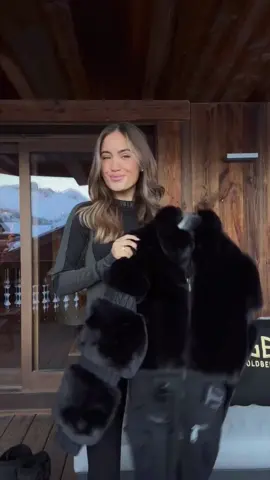 Ski time #cruellavirus #furtime #realfur  #furpassion #fur #furlover #fashion #cold #fur obsession #sorrypeta #notsorry #oldnoney #oldnoneyaestetics #furseason #furcoatseason #furaddiction 