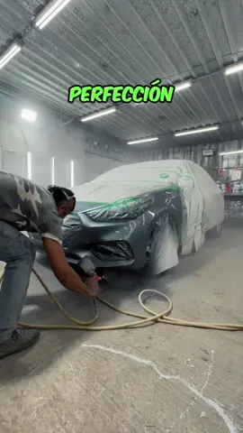 Pintando un Auto con Pasión y Perfección - ¡Última Capa de Brillo al Accent! #chapisteria #pintura #accent #hyundai #gris #fyppppppppppppppppppppppp #viraltiktoks 