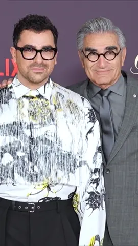 Like father, like son! 🥰 Eugene Levy and his wife Deborah and daughter Sarah joined off-screen/on-screen son Dan for the premiere of his new film on Netflix ‘Good Grief’ 🎬 #eugenelevy #danlevy #schittscreek #redcarpet #premiere #goodgrief #schittscreekedit #celeb #celebs #celebrity #celebrities 