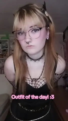 i have almost convinced someone to go to 2024 närcon with me >;3 #schooldrip 