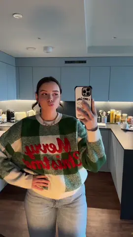 Making a vegan christmas dinner for friendmas 🎄🎄🫶🏻✨ day 19 of vlogmas  #Vlogmas #vlogmasday19 #vlogmas2023 #friendmas #christmasdinner #veganchristmasdinner 