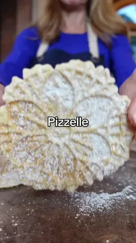 Light and Crispy Pizzelle with @missprettiestflacko 👼🏽 #pizzelle #italiancookies #foodies #cookingwithshereen 