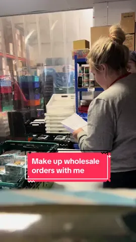 Its the high five at the end for me 🤭 excuse the mess ended crazy busy aftermoon ! Our busiest wed yet 🎁