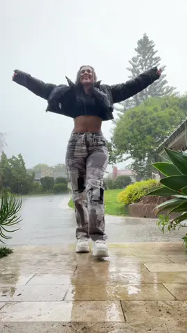 Oo baby its raining raining #pouring #rain #fyp 