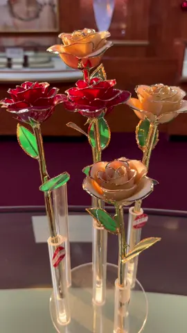 Gold plated rose 🌹 A gift that lasts forever ✨ #gold #jewelry #eternalroses #bride #jewelrybusiness #girltiktok #ArabTikTok #fyp #diamonds #rosevilleca #sacramento #grwm #christmasgifts #forever #Vlog #fashiontiktok 