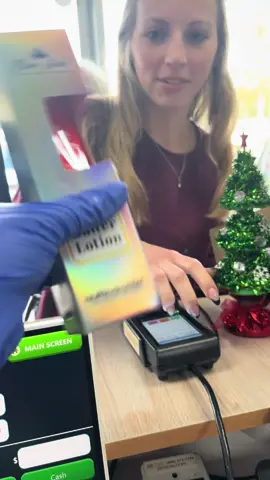 Làm nails ở Mỹ mùa giáng sinh 🇺🇸🎄#cuocsongomy🇺🇸 #nailstechcheck #vietnamesegirl #tiktoker #xuhuong #lifeinamerican #thợnails #foryou #viralvideo #tienganhnganhnail #nguoivietomy #chrismas #myclient #myclient #nailstechproblem #nailshop 