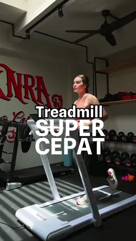 Treadmill super cepat - BODIMAX Running Pad ULTIMA yang memiliki kecepatan max 16 km/jam dan fitur yang lengkap. checkout di keranjang yuk #bodimax #bodimaxrunningpadultima #bodimaxrunningpad #rekomendasitreadmill #treadmill #alatolahragadirumah 