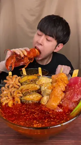 捞汁大龙虾鲍鱼各种刺身遇到奶油火鸡面！ #Foodie  #mukbang  #asmr  #tiktok  #fyp