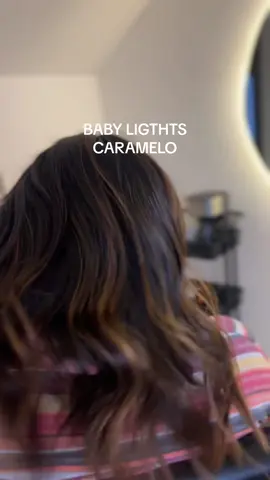 baby lights mano alzada #decoloracion #blondehair 